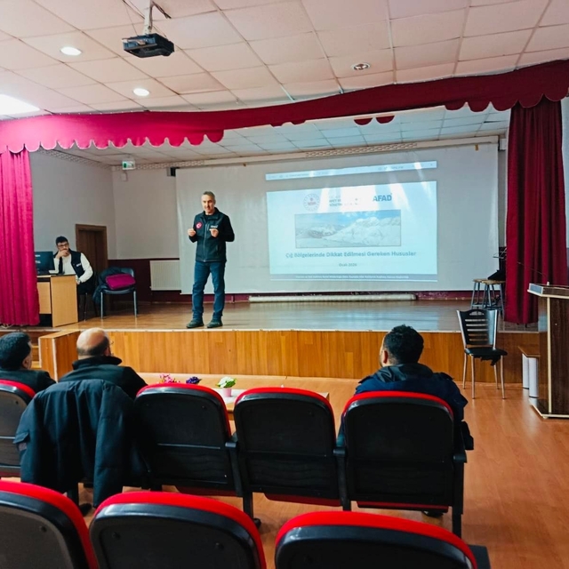 Elazığ'da muhtarlara çığla mücadele ve farkındalık eğitimi verildi