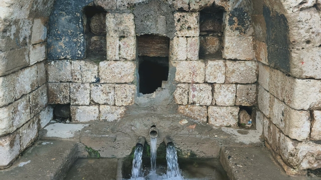 Araban'da tarihi 2 çeşmeden su akmaya başladı