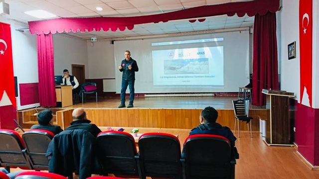 Elazığ'da muhtarlara çığla mücadele ve farkındalık eğitimi verildi