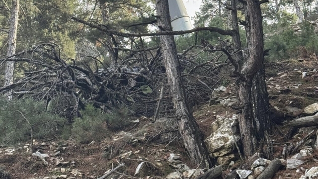 Denizli'de toprak kaymasında haberleşme kablosu zarar gören teleferik hattı kapatıldı