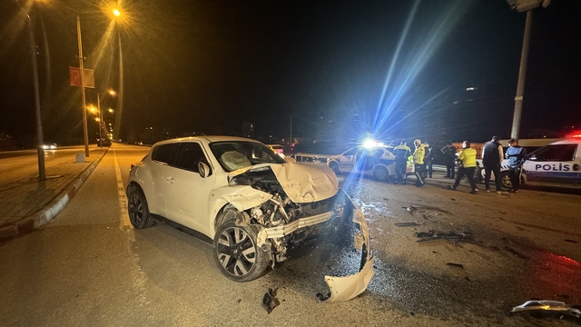 Karaman'da cip ile otomobilin çarpıştığı kazada 4 kişi yaralandı