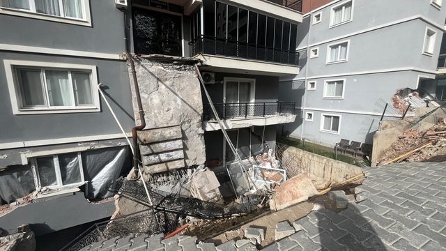 Menemen'de istinat duvarı çöken bölgede çalışmalar ikinci gününde