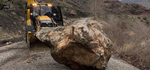 Heyelan nedeniyle kapanan köy yolu yeniden ulaşıma açıldı