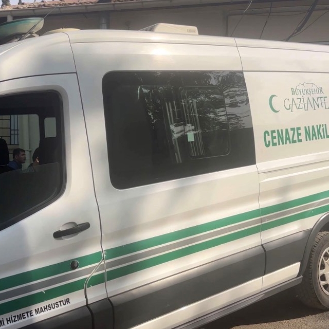 Düğün salonu önünde silahlı saldırıya uğrayan genç kurtarılamadı
Olayın 6 a...