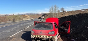 Yolda oluşan çukur kazaya neden oldu: 2 yaralı