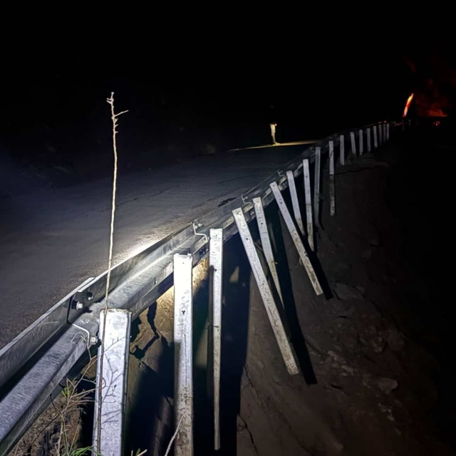 İncirliova'da yol çöktü, sürücülere uyarı yapıldı