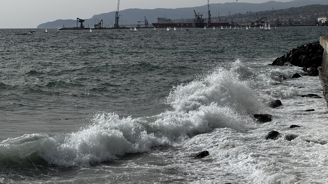 Tekirdağ'da lodos deniz ulaşımını olumsuz etkiliyor
