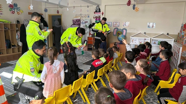 Tercan'da öğrencilere trafik eğitimi