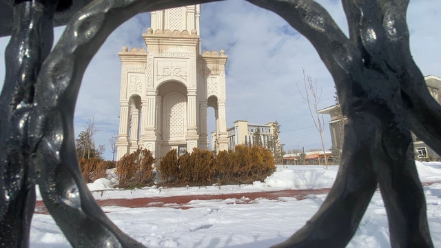 Patnos'ta muhteşem kar yağışı manzarası