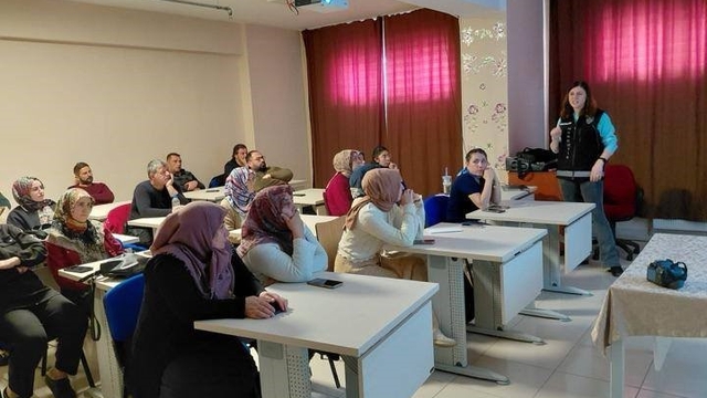 Erzincan'da narkotik ekiplerinden uyuşturucuyla mücadele eğitimi