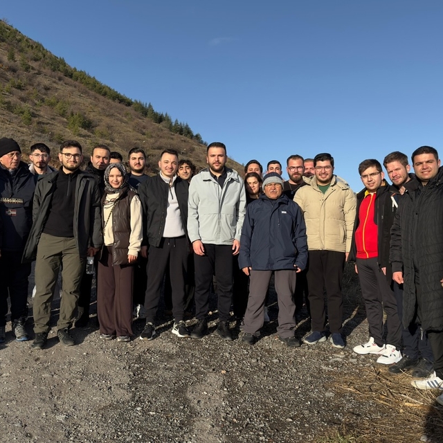 Büyükşehir Belediye Başkanı Büyükkılıç, Ali Dağı'nda gençlerle yürüdü