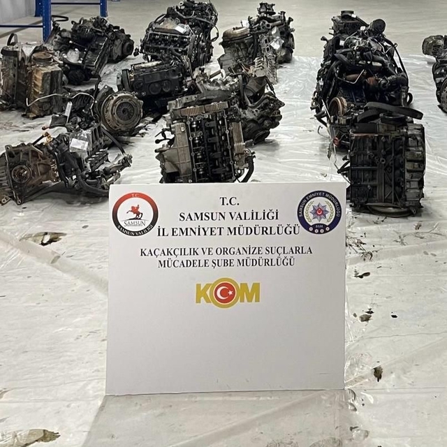Samsun'da 13 gümrük kaçağı otomobil motoru ele geçirildi