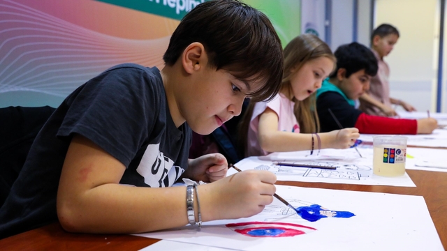 Çocuklar bir günlüğüne ressam oldu