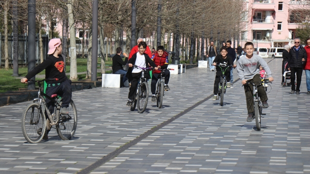 Sakarya'da şubat ayında bahardan kalma günler yaşanıyor
