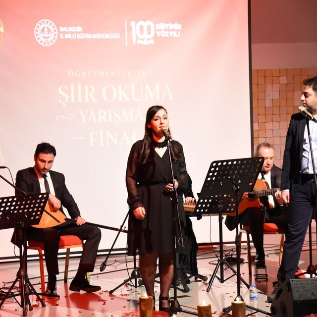 Şiir mısraları öğretmenlerin sesiyle hayat buldu