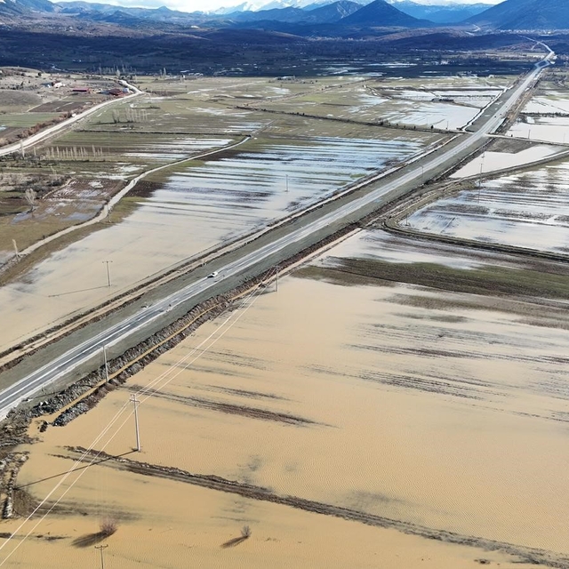Konya'da yağış ekili alanlara zarar verdi