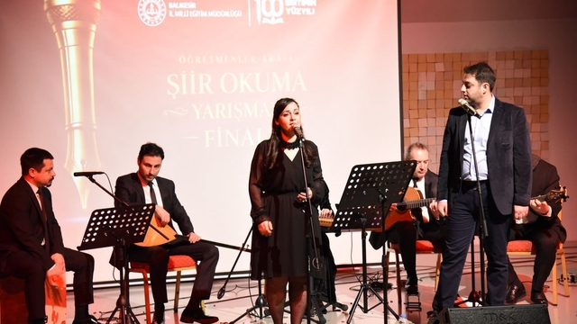 Şiir mısraları öğretmenlerin sesiyle hayat buldu