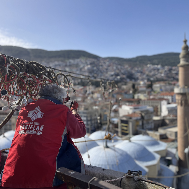 627 yıllık Ulu Cami'ye 'Kul hakkından sakın' mahyası