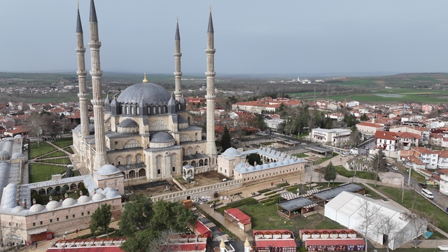 Edirne'deki Ramazan Sokağı sahura kadar süren programlarla ayın coşkusunu yaşatacak