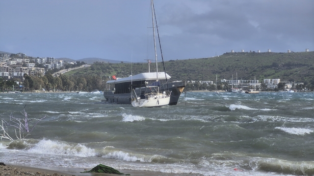 Bodrum’u kuvvetli fırtına vurdu