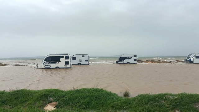 Ezine'de karavanlar su altında kaldı