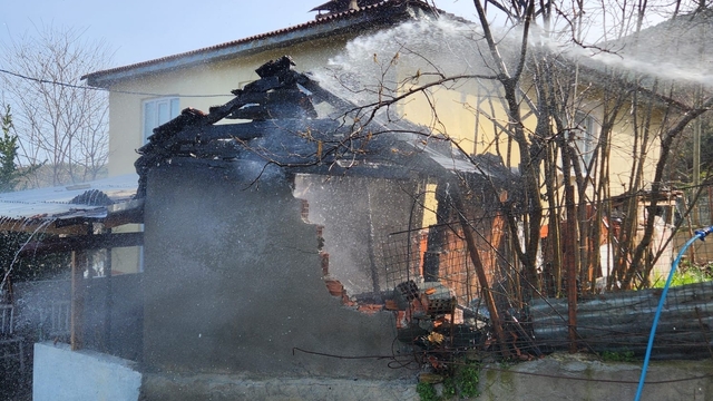 Sinop'un Gerze ilçesinde odunlukta çıkan yangın söndürüldü