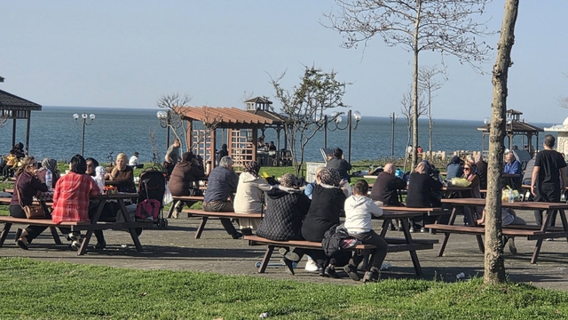 Zonguldak'ta termometreler 24 dereceyi gösterdi
