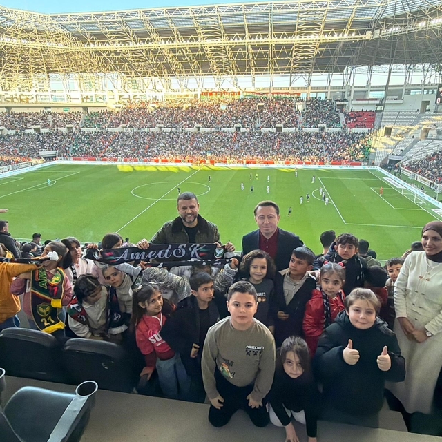 Eğil'in minikleri Amed Sportif Faaliyetler - Sakaryaspor maçında ilk kez tr...