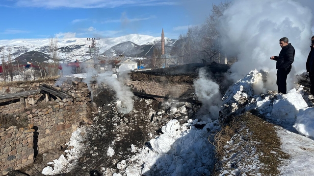 Ardahan'da tek katlı evde çıkan yangın itfaiye ekiplerince söndürüldü