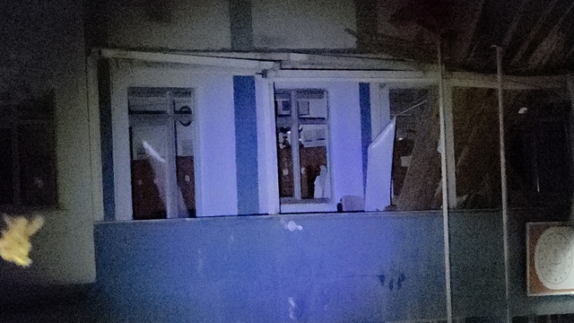 Çatısı uçan okuldaki pansiyonda kalan öğrenciler başka pansiyonlara nakledilecek Düzce İl Milli Eğitim Müdürü Gülşen Özer, çatısı uçan okulda incelemelerde bulundu