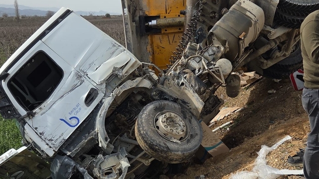 Manisa'da zincirleme trafik kazasında 1'i çocuk 4 kişi yaralandı