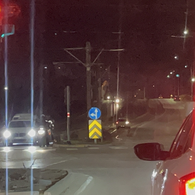 Eskişehir'de raylarda ilerleyen otomobil tehlikeye davetiye çıkardı