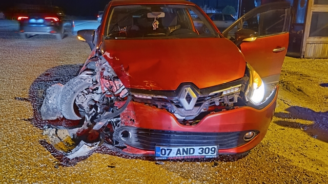 Bilecik'te iki otomobilin çarpıştığı kazada 5 kişi yaralandı