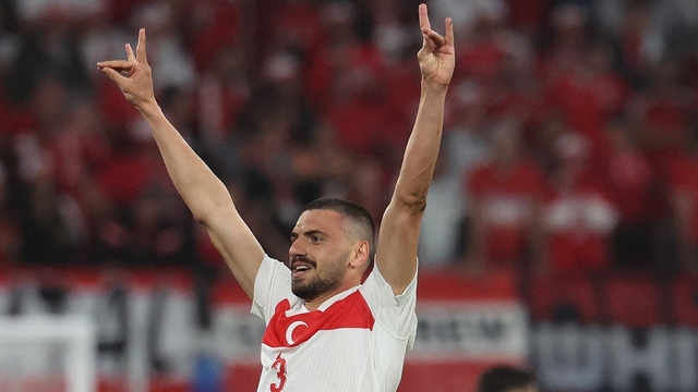 Merih Demiral'dan ramazan ayı boyunca iftar
Karamürsel'de 29 günde 23 bin 200 kişiye iftar verecek