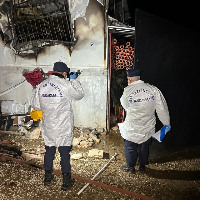 Prefabrik evde çıkan yangında karı-koca hayatını kaybetti