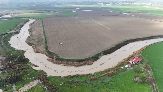 Son 65 yılın en kurak yılıyla yok olma noktasına gelen Asi Nehri'nde yağışlarla birlikte debi yükseldi