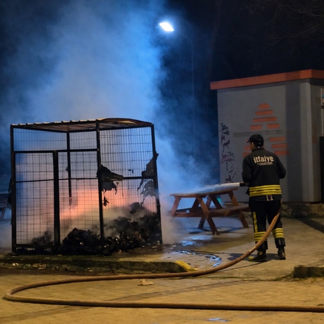 Okul karşısındaki konteynerden alevler yükseldi