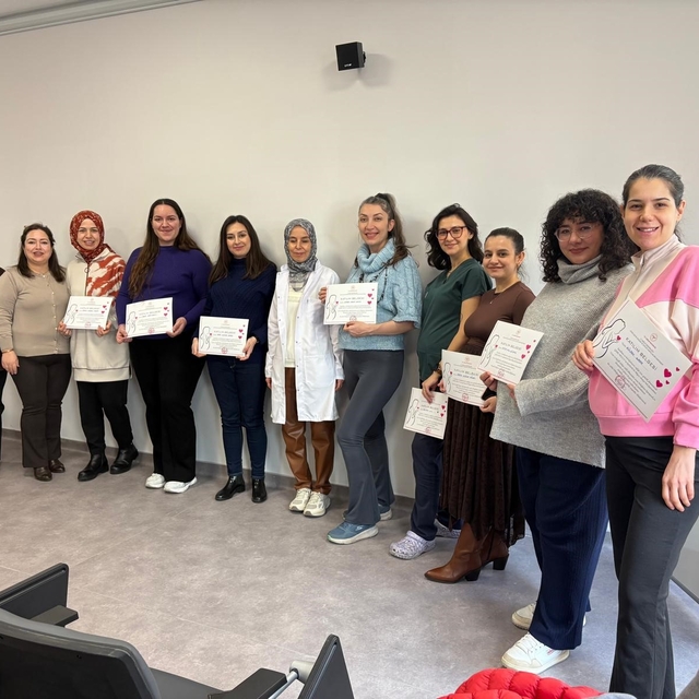 Aydın Şehir Hastanesi Gebe Okulu'nun ilk mezunları belgelerini aldı