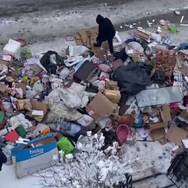 Evden tonlarca çöp çıktı