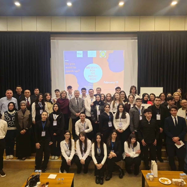 Sivas'ta İngilizce münazara yarışması düzenlendi
Sivas'ta 18 okul takımının...