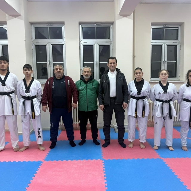 Kyokushin-Kan Federasyonu Türkiye Başkanı Kocal'dan Pazarlar Spor Lisesi'ne...