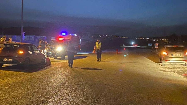 Bilecik'te iki araç çarpıştı: 3 yaralı
