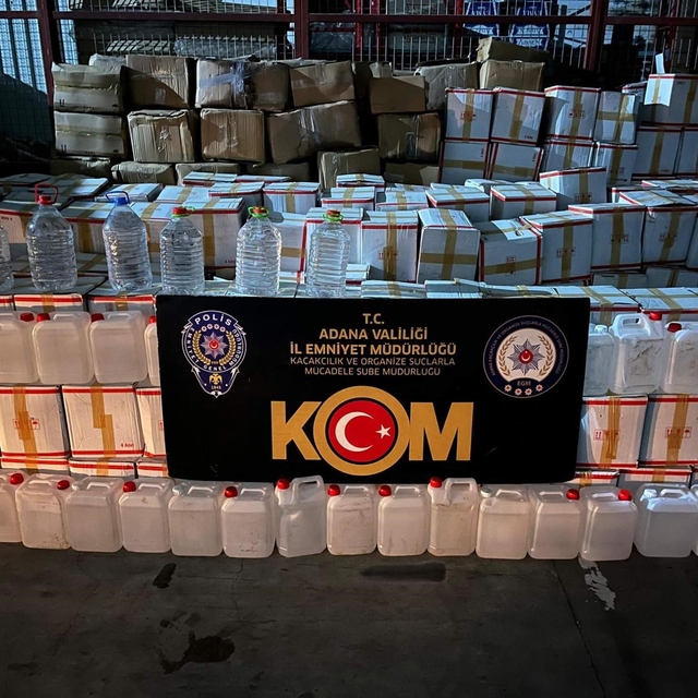 Sahte içkinin piyasaya sürüldüğü depoya baskın: 21 bin litre sahte içki ele...