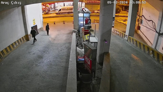 Motosiklet çaldılar, gezerken yakalandılar
Yakalanan şüphelinin, "Gezmek için almıştık, sahibine geri verecektik" dediği öğrenildi