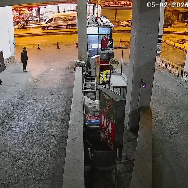 Motosiklet çaldılar, gezerken yakalandılar
Yakalanan şüphelinin, "Gezmek iç...