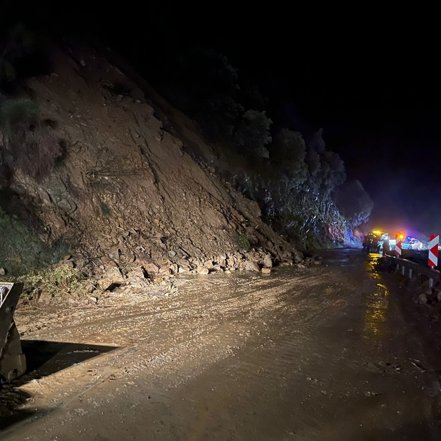 Nazilli Belediyesi'nden heyelan bölgesinde yoğun mesai