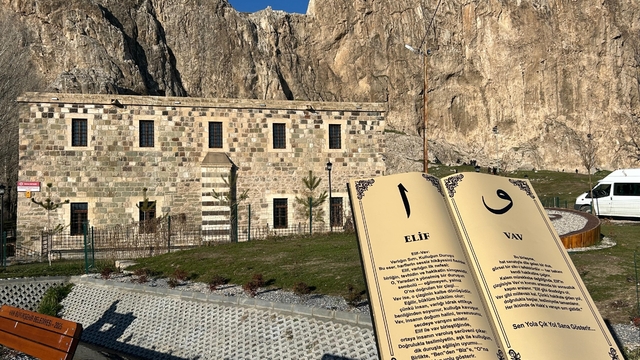 Van'da Ramazan öncesi manevi atmosfer tarihi camide yaşanıyor
Van'da Ramazan öncesi tarihi Horhor Medresesi Camii'ne yoğun ilgi