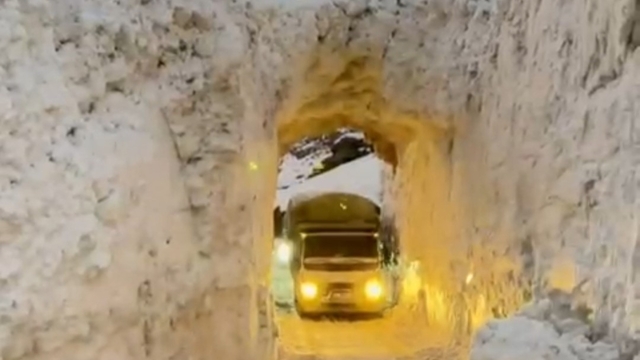 Kar esareti tünelle aşılıyor: Dikmetaş mezrasında yaşam koridoru