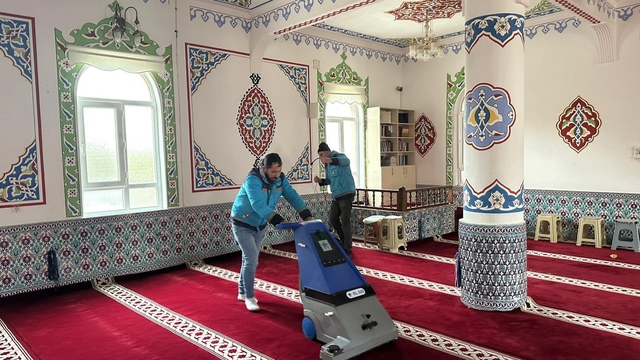 Vezirköprü'de camilerde temizlik çalışması