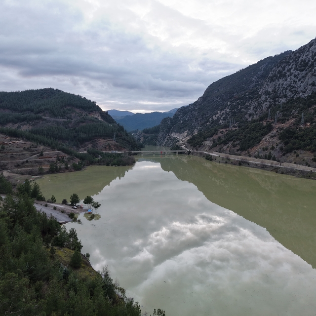 Feke Barajı'nda yükselen su seviyesi yüz güldürüyor
